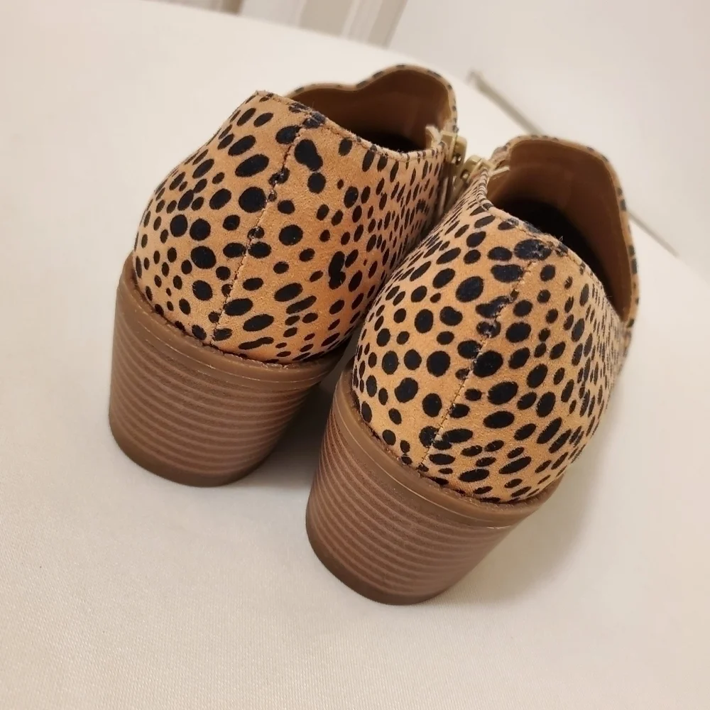 NWOB Maurices Amanda Leopard Stitch Low Side Shootie Size 8.5